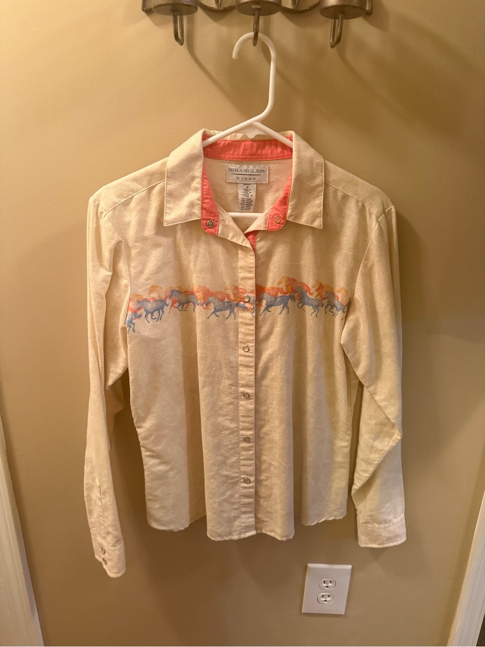 Vintage Wrangler Western Blues Women's Horse Print
Pearl Snap Shirt